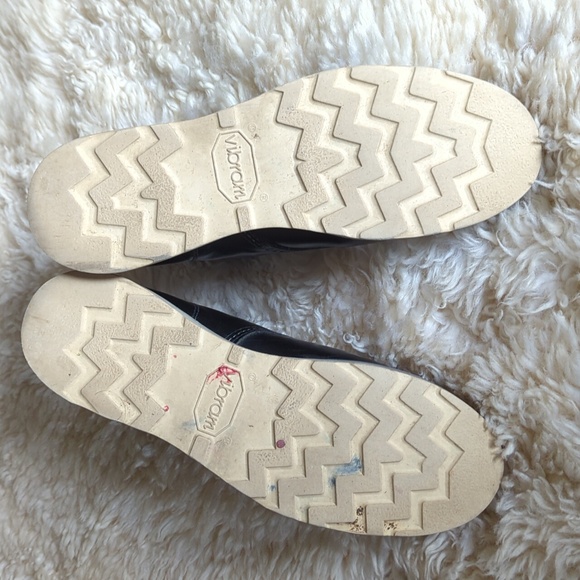 Red Wing 8165 Round Toe Heritage Boots - Picture 6 of 16